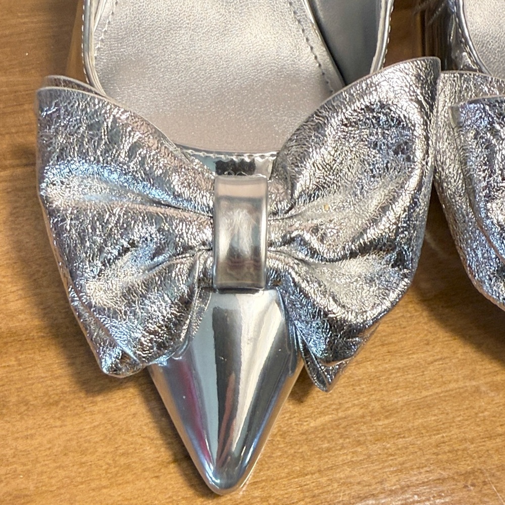 Marc Fisher Metallic Silver Bow Heels - Picture 5 of 11